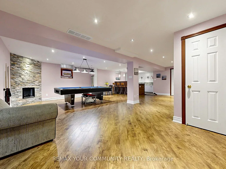 32 Soho Cres #BASEMENT — Photo 2