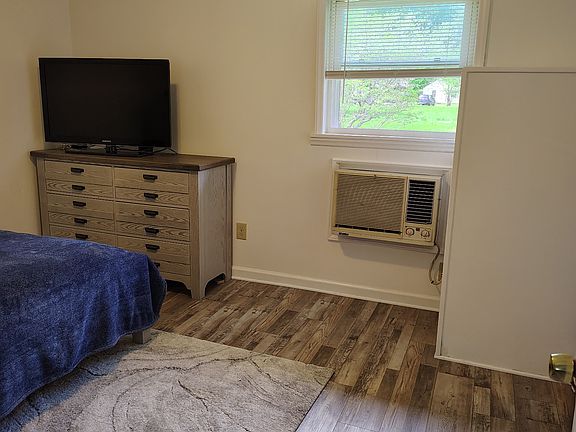 5th image of 102 Osborne Private Dr #2