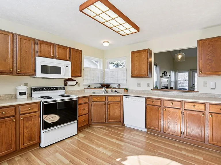 3122 Village Park North Dr — Photo 12