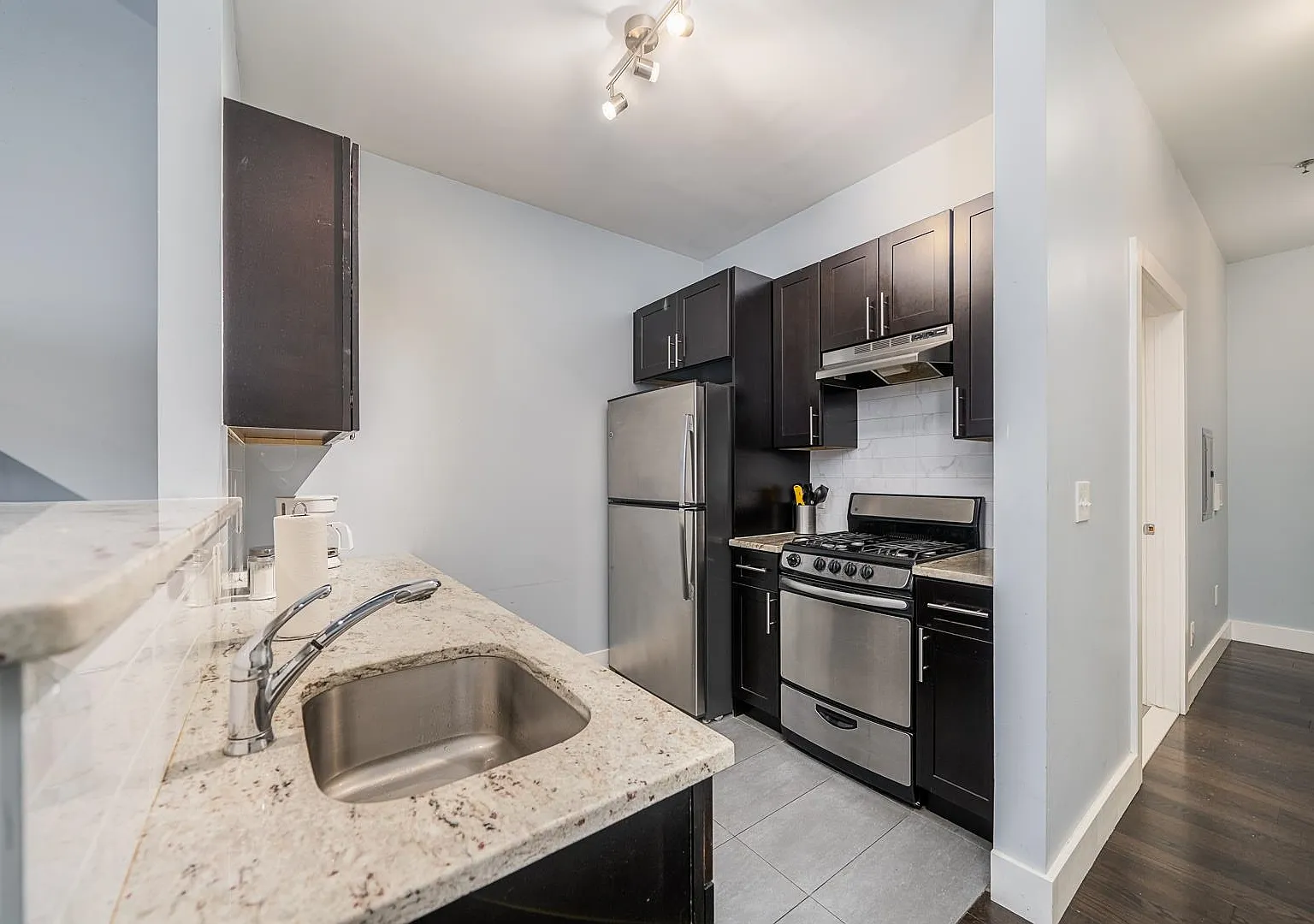 Studio, 1.0 bath, 700 sqft, $1,700 — Photo 2