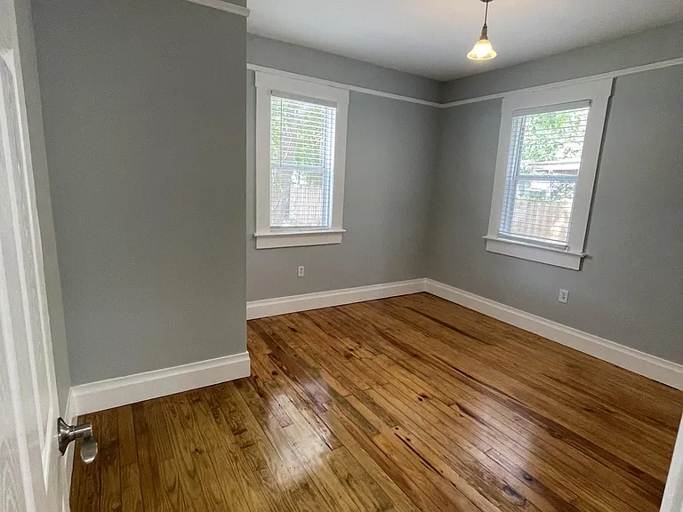 1308 E Chelsea St — Photo 10