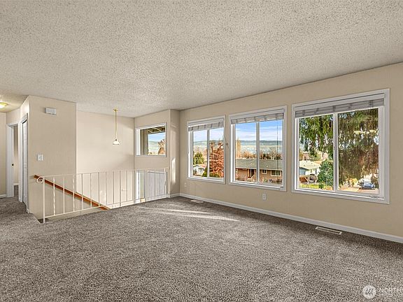 2nd image of 1100 Vista Place #B