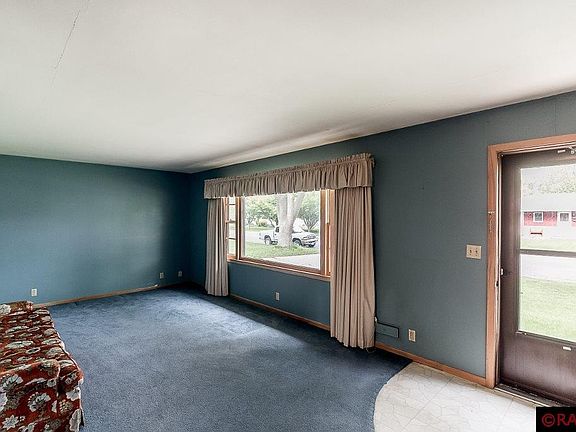 3rd image of 112 S Redwood Dr