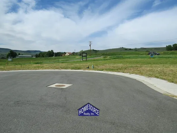 135 Dinwoody Ct, Lander, WY 82520