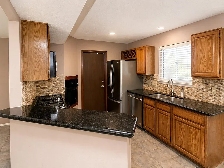 3515 Woodmere Ln — Photo 4