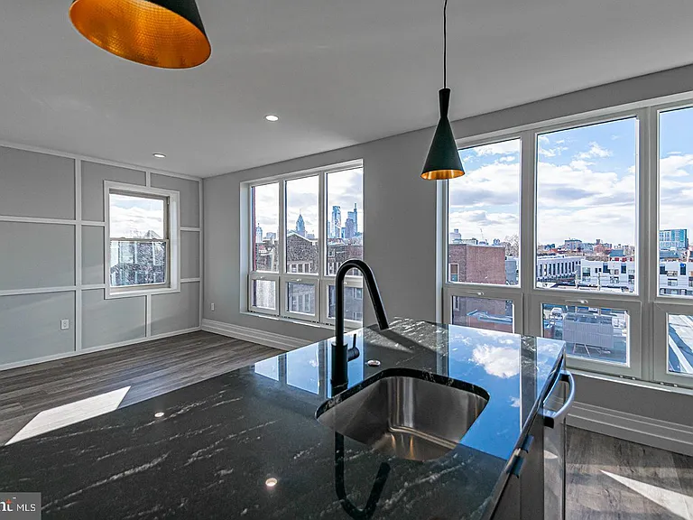 526 Brown St #206 — Photo 1