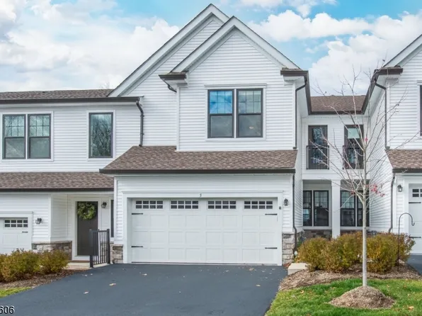 5 White Aster Ct, Hackettstown, NJ 07840