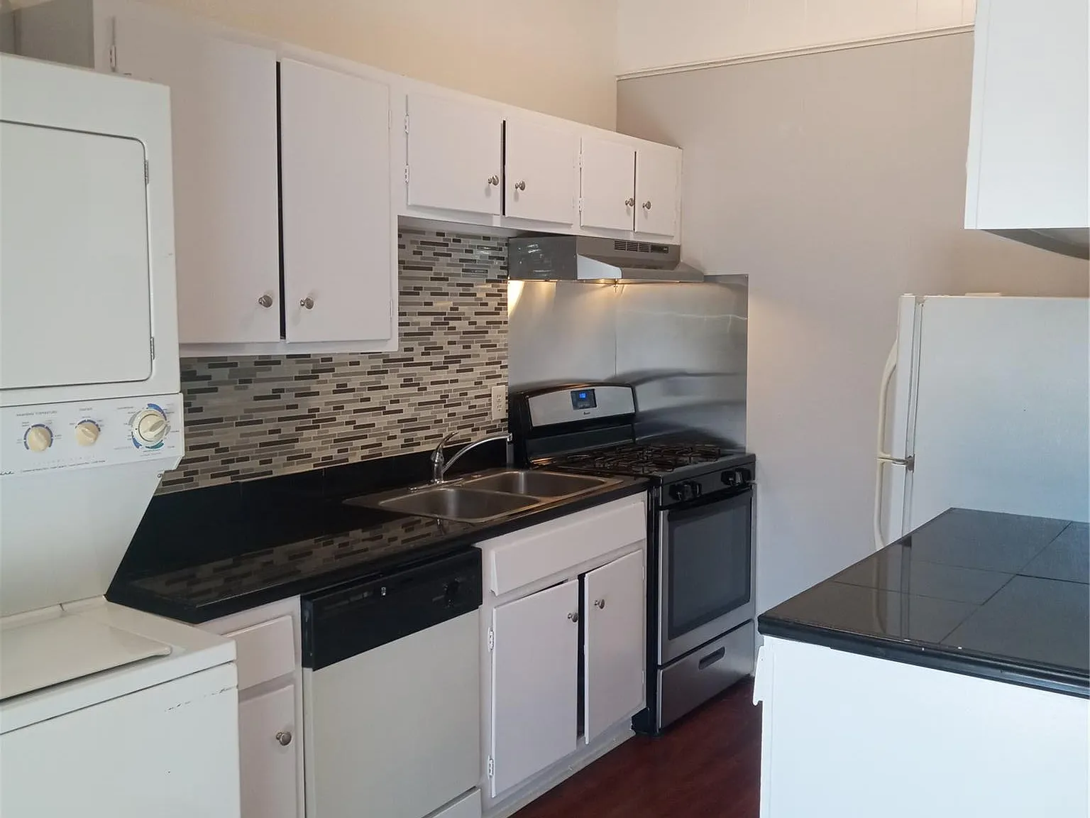 2 bed, 1.0 bath, 850 sqft, $1,350 — Photo 3