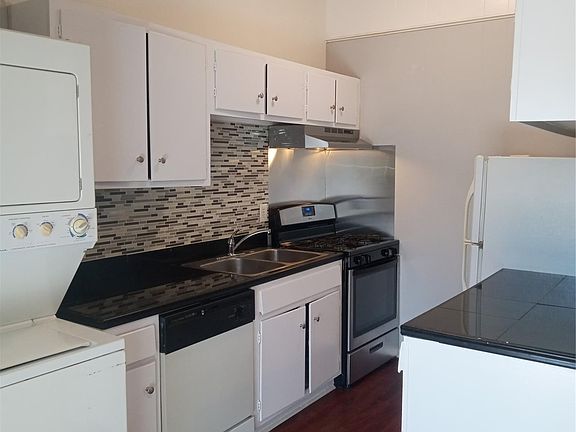 3rd image of 606 W 51st St APT 104