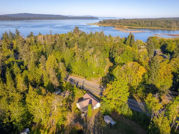 8331 Island Hwy S, Comox Valley, BC V0R 1W0
