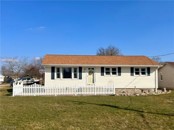 57 Circle View Dr, New Middletown, OH 44442