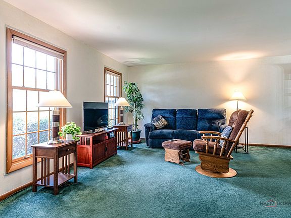 5th image of 820 Long Meadow Dr