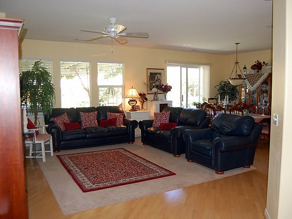 3rd image of 35652 Oak Creek Dr