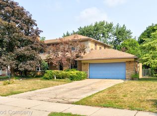 10 Millington Rd, Pleasant Ridge, MI 48069
