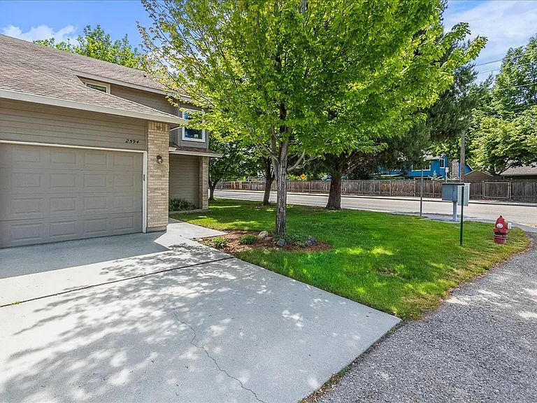 2594 S Falling Brook Ln — Photo 32