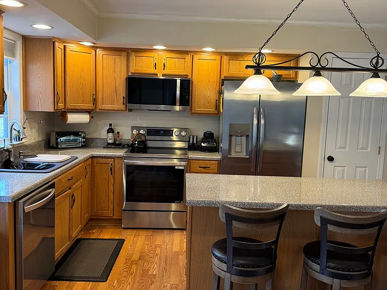 LG RANGE COMPLETE WITH AIR FRYER! Brand NEW Energy Efficient Appliances purchased March 2025!