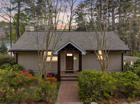 328 Harbor Dr, West Union, SC 29696