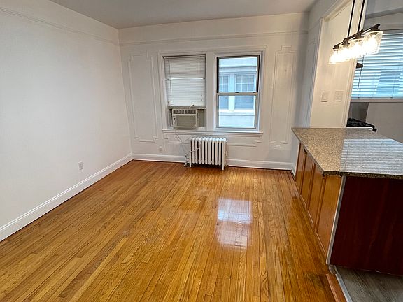 4th image of 68-11 Alderton St #1
