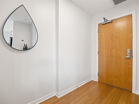 5th image of 373 Tyee Rd #303