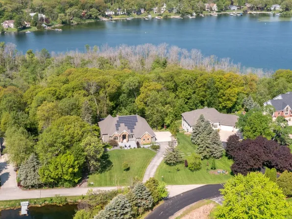 N5180 Summit Ct, Fond Du Lac, WI 54937