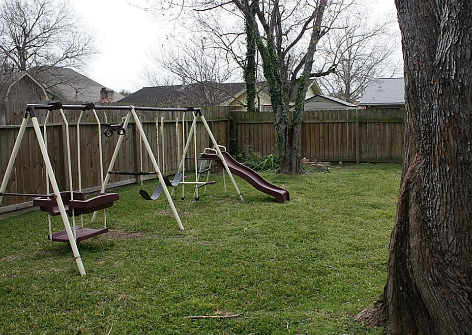 1st image of 1410 Hoover Dr