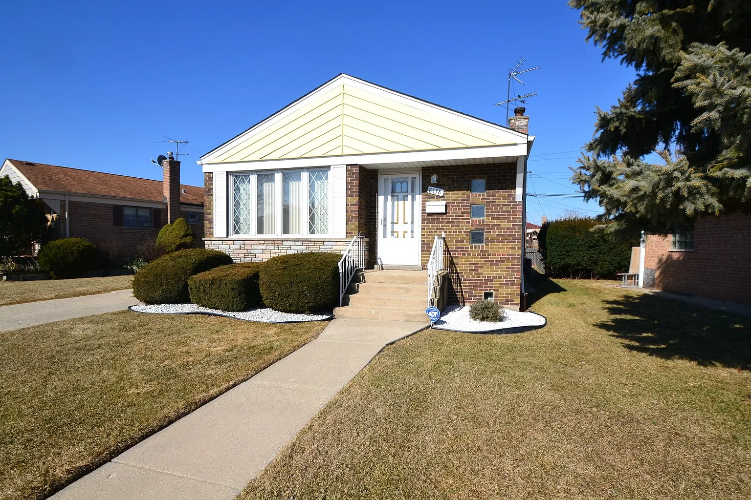 8138 S Tripp Ave photo 1