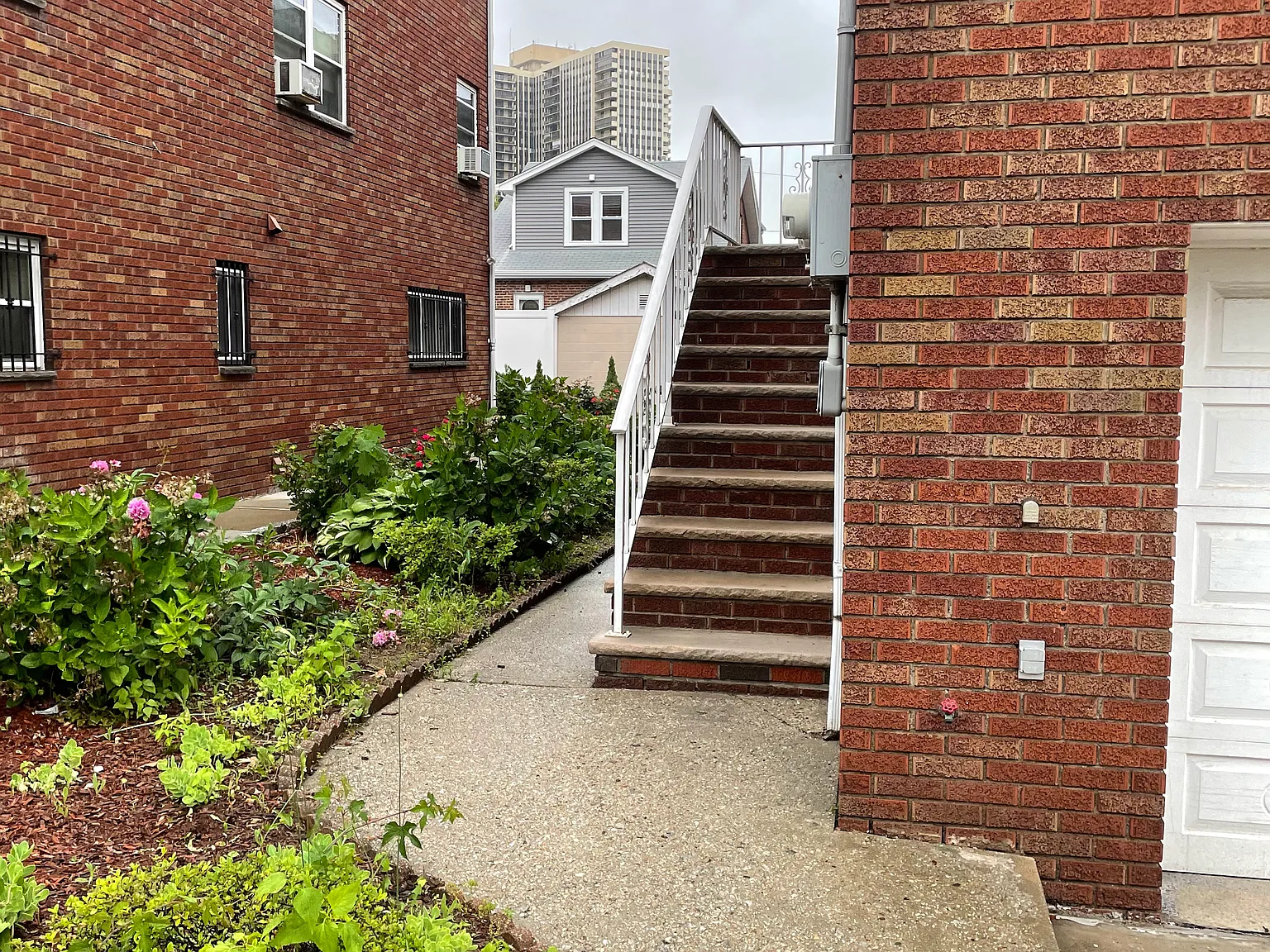 3 bed, 1450 sqft, $3,600 — Photo 2