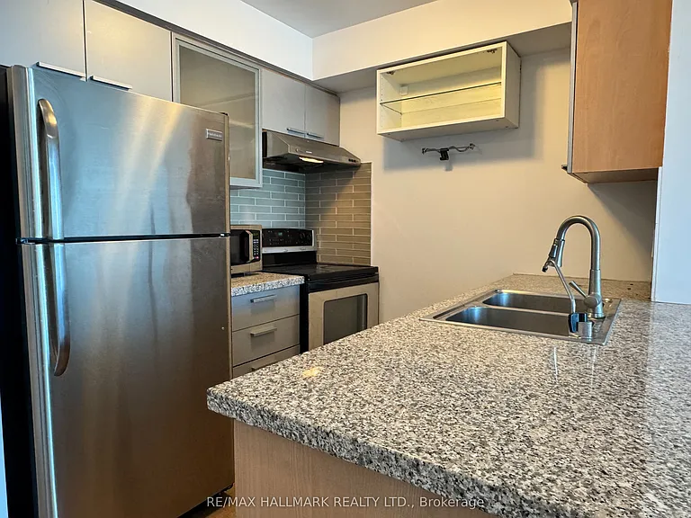 18 Harrison Garden Blvd #2609 — Photo 7