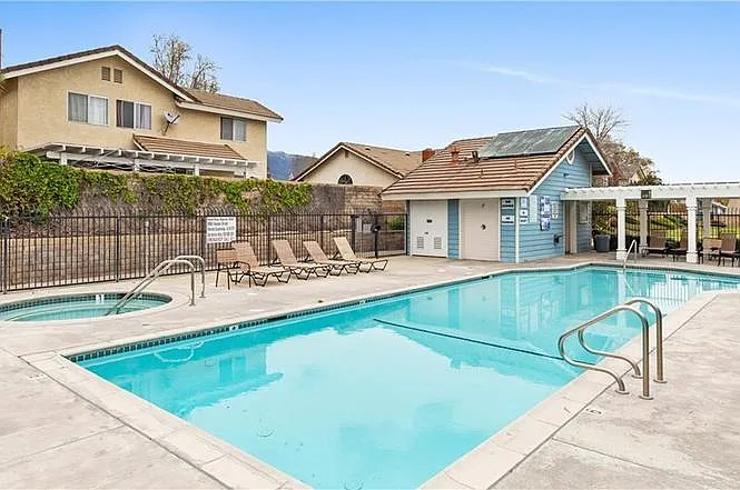 9011 Tanglewood Dr — Photo 2