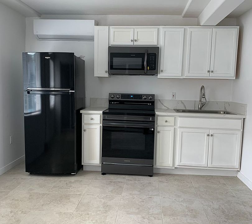 1st image of 4040 Mississippi St #2