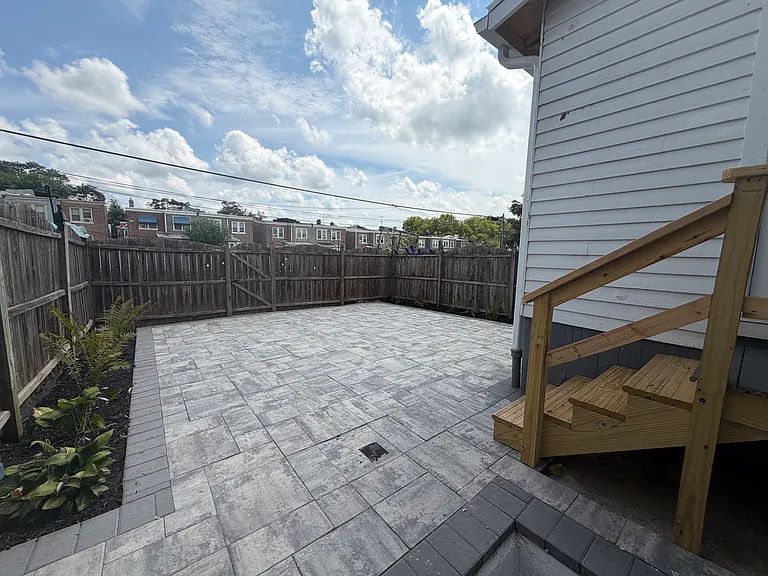 619 W 27th St — Photo 12