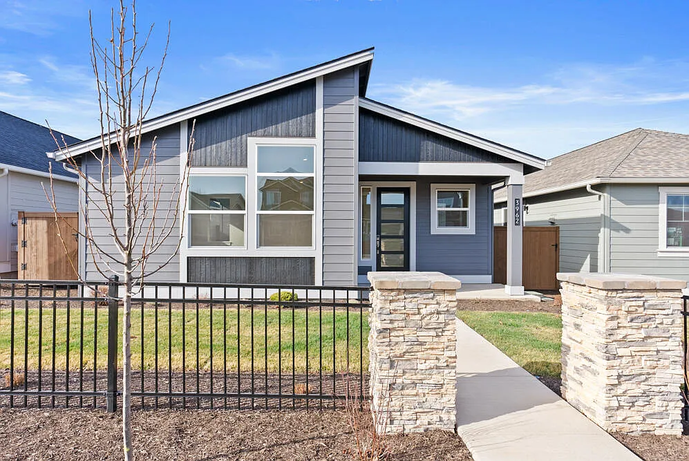 3962 NE Oakside Loop photo 1