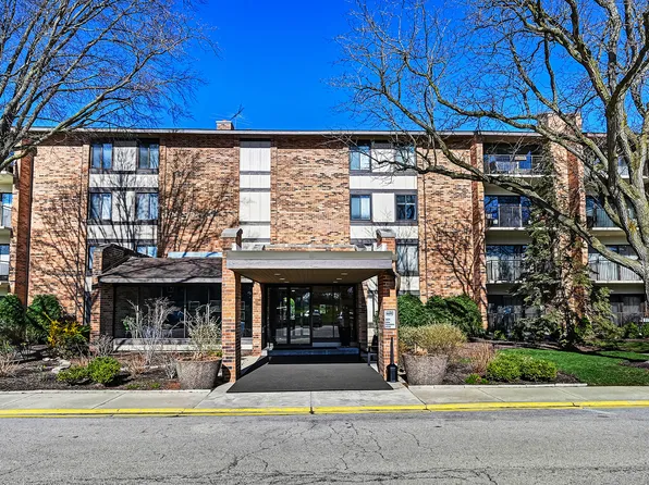 301 Lake Hinsdale Dr APT 411, Willowbrook, IL 60527