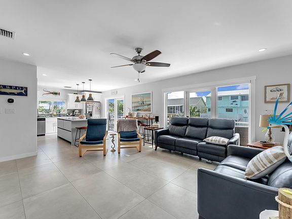 2nd image of 2 Sexton Cove Rd