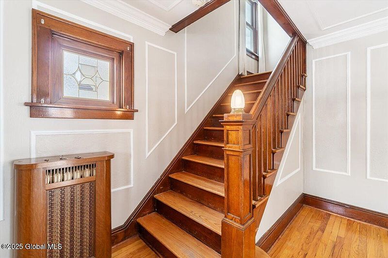 4th image of 37 Cardinal Avenue