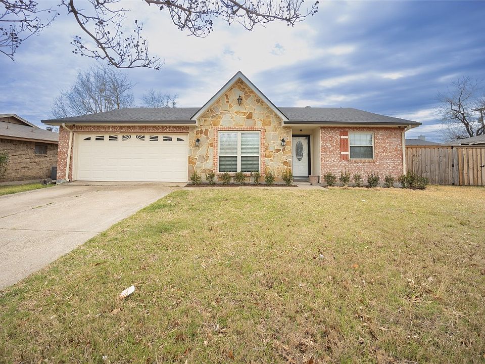 1st image of 2910 E Pepperidge Dr