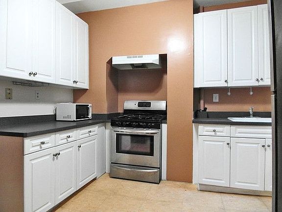 2nd image of 933 8th Ave