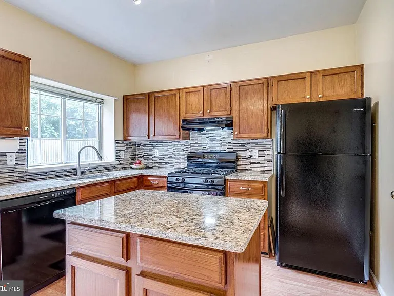3018 McMaster Ct — Photo 6