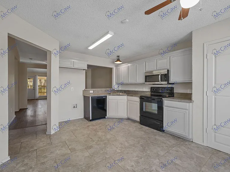 5719 Colebrook Trl — Photo 9