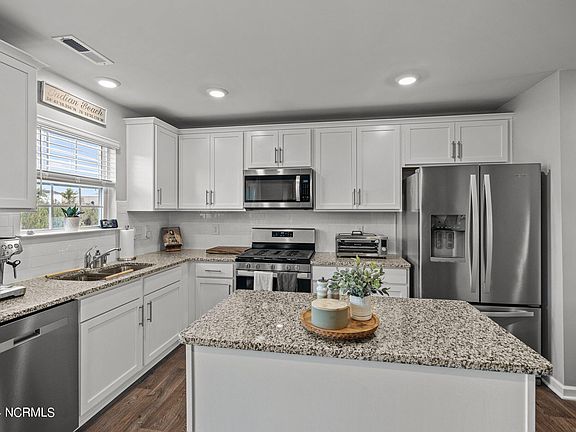 3rd image of 735 Lake Tyler Dr