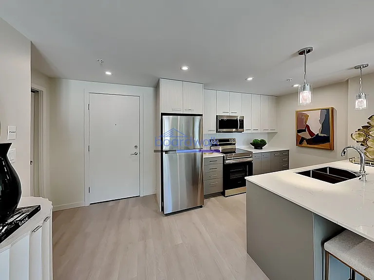 1301 Burnside Rd W — Photo 20