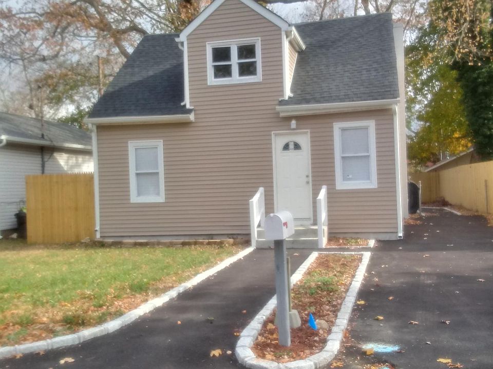 1st image of 129 Laurelton Dr