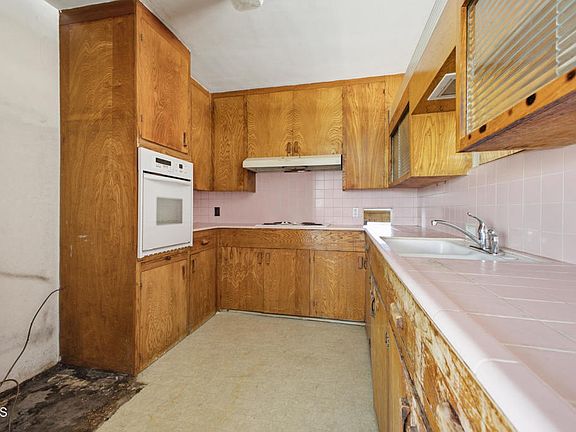 5th image of 540 Prospect Ave