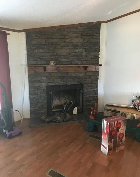 2nd image of 1212 E Lakeview Dr