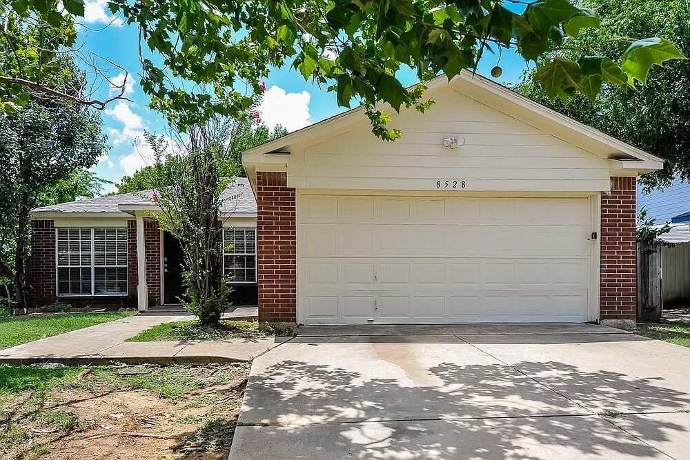 3 bed, 2.0 bath, 1120 sqft, $1,725 — Photo 1