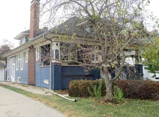 18 N Du Bois Ave, Elgin, IL 60123