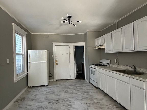 2nd image of 312 Danforth Ave APT 2