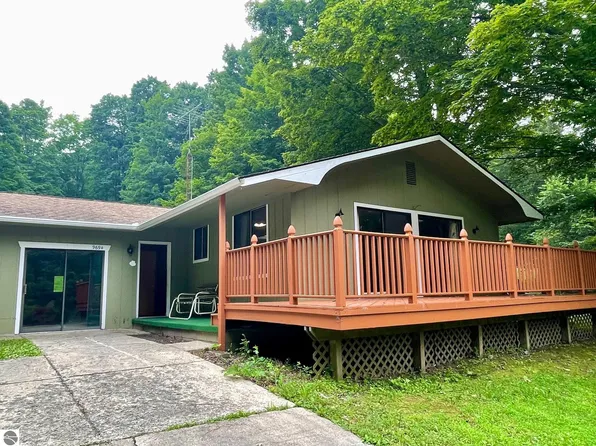 9694 Circle Dr, Ellsworth, MI 49729