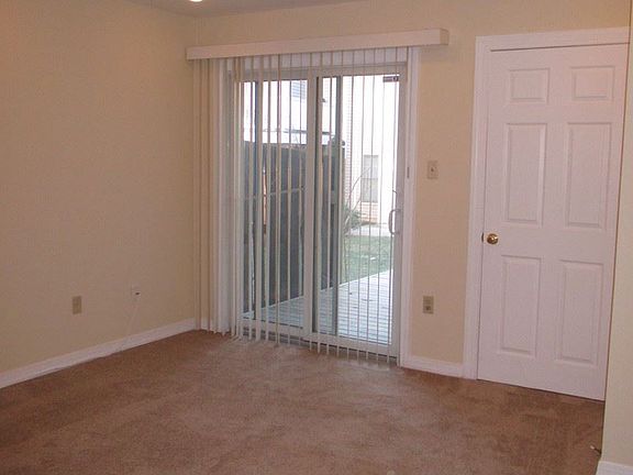 5th image of 8403 Woodland Manor Dr