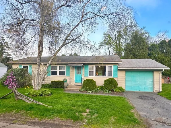 5 Stowell St, Leeds, MA 01053